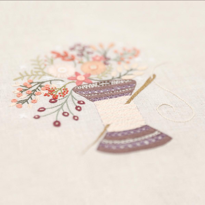 Jolie bobine - Embroidery kit - Un chat dans l'aiguille