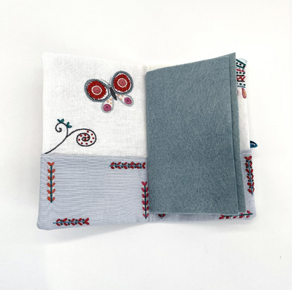 Needles books - Butterfly - Embroidery kit - Un chat dans l'aiguille