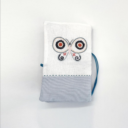 Needles books - Butterfly - Embroidery kit - Un chat dans l'aiguille