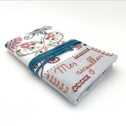 Needles books - Butterfly - Embroidery kit - Un chat dans l'aiguille