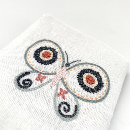 Needles books - Butterfly - Embroidery kit - Un chat dans l'aiguille