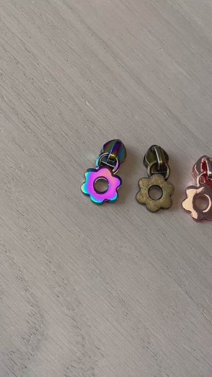 Full Daisy Zipper Pulls - 3 Colors!! (#5 Zipper)