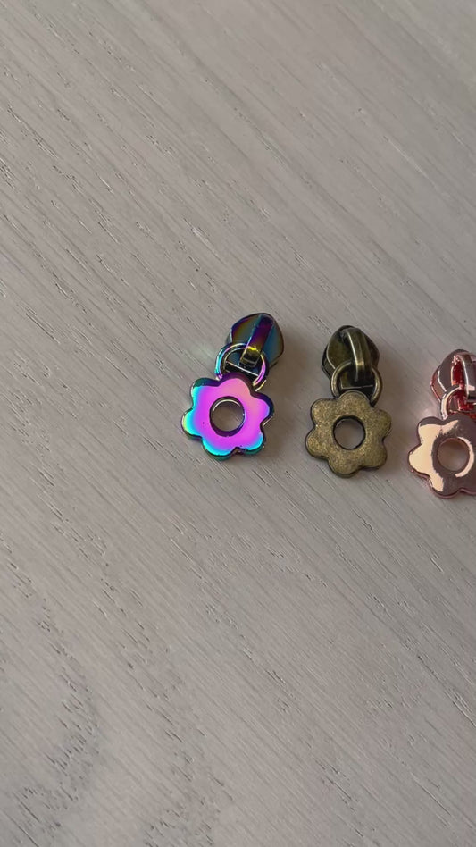 Full Daisy Zipper Pulls - 3 Colors!! (#5 Zipper)